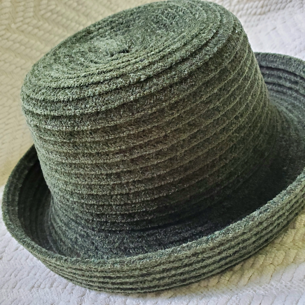 Liz Claiborne Hunter Green Textured Bucket Hat - Picture 2 of 10